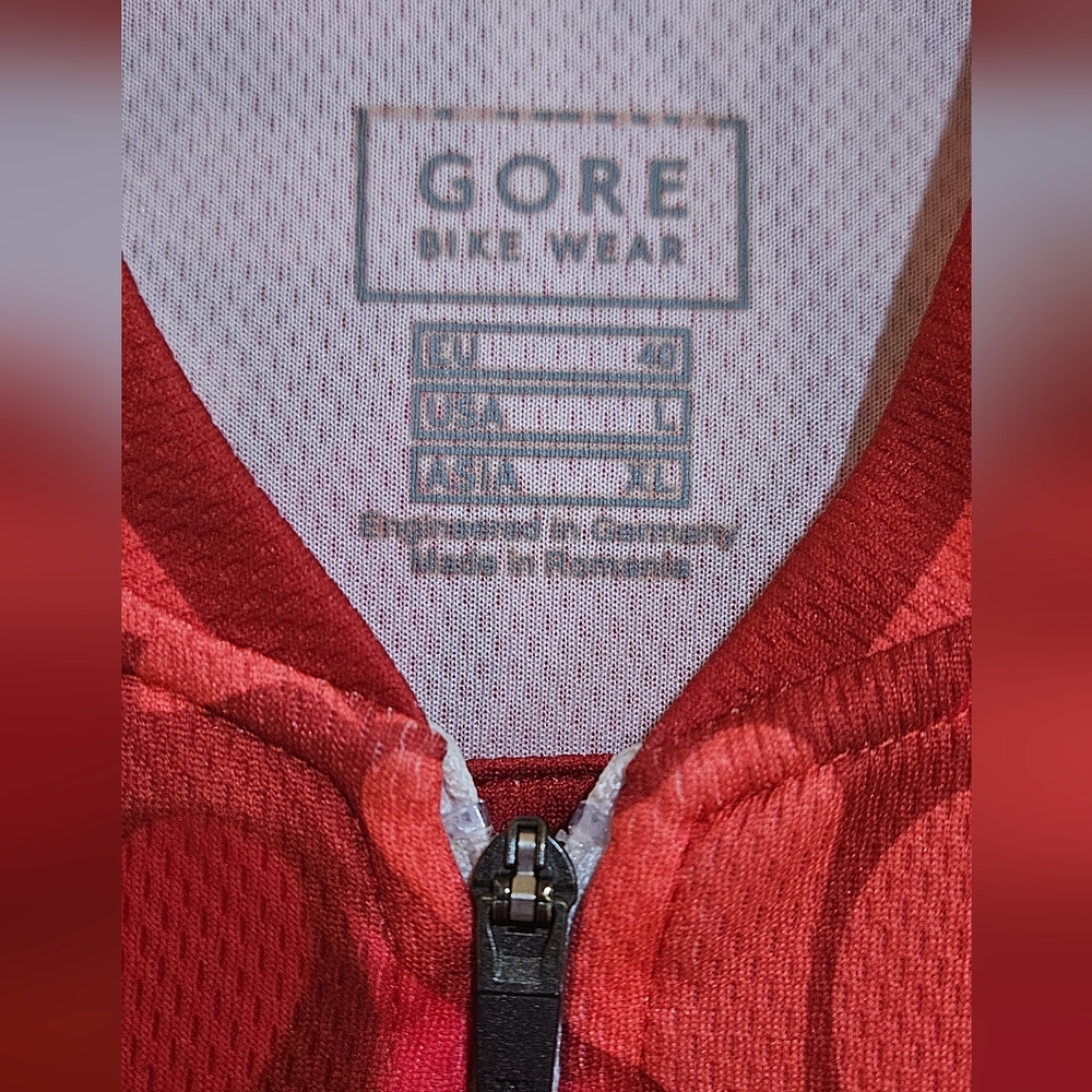 Women's Red Cycling Jacket - Picture 4 of 7